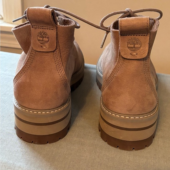 NWOT Timberland Boots Sz9 - Picture 2 of 5